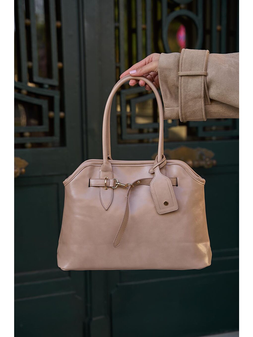 Bej Kemer Detaylı Retro El Çantası Vizon-2