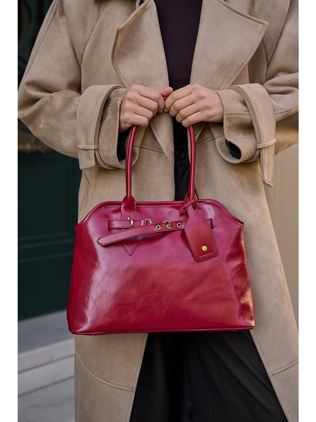 Kemer Detaylı Retro El Çantası Kırmızı