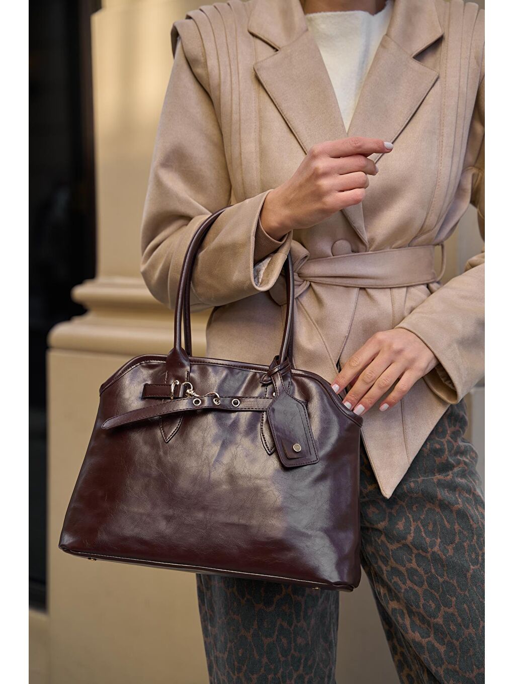 Kemer Detaylı Retro El Çantası Kahverengi-1