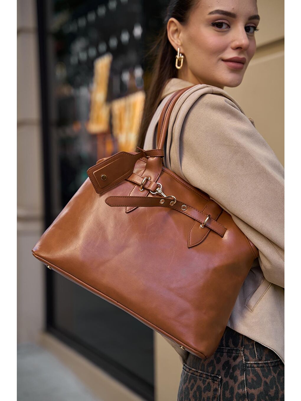 Kahverengi Kemer Detaylı Retro El Çantası Taba-2