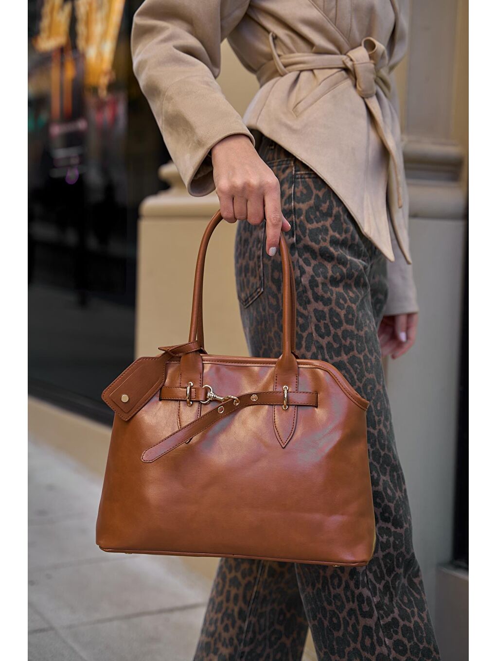 Kahverengi Kemer Detaylı Retro El Çantası Taba-3