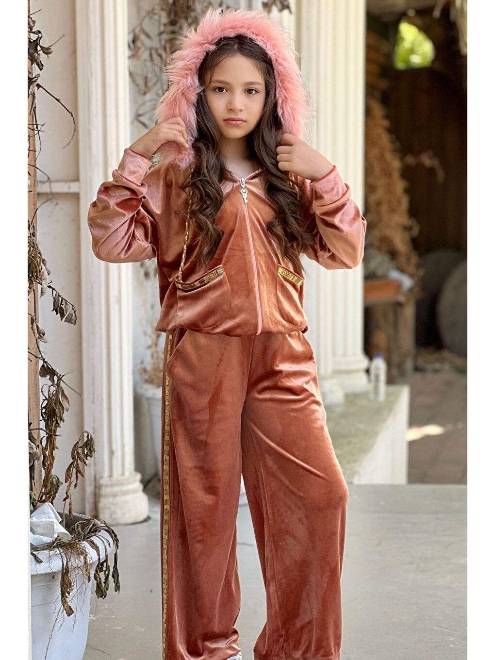 Pembe Kız Çocuk Kürk Kapüşonlu Gold işleme Detaylı Gül Kurusu Eşofman Takım