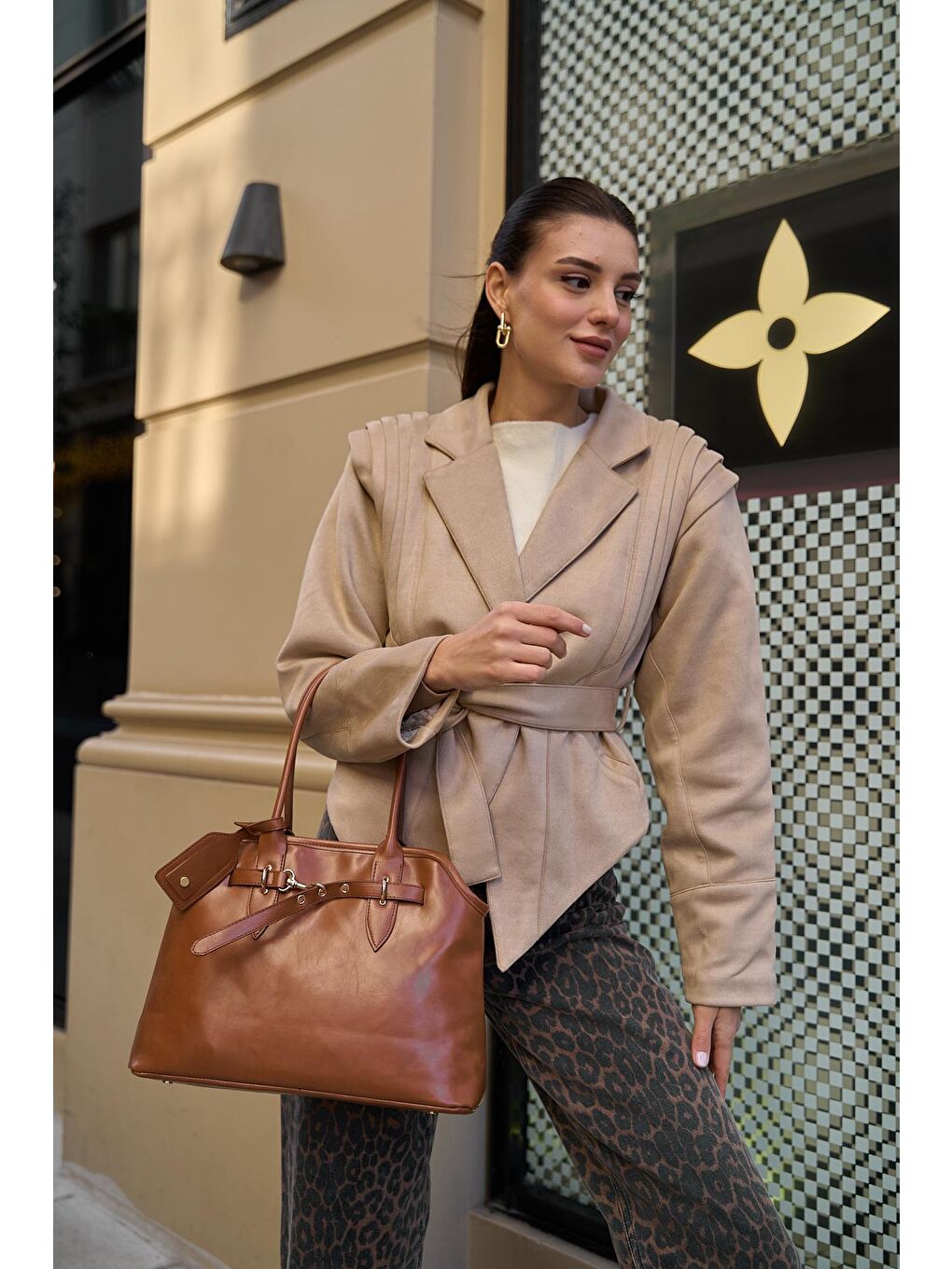 Kahverengi Kemer Detaylı Retro El Çantası Taba-4