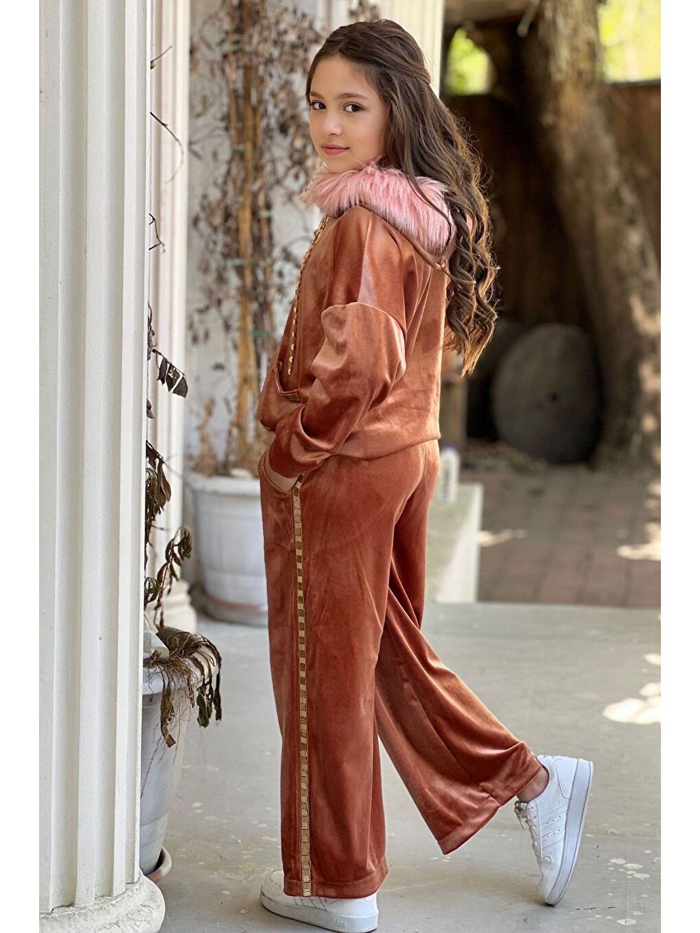 Pembe Kız Çocuk Kürk Kapüşonlu Gold işleme Detaylı Gül Kurusu Eşofman Takım-1
