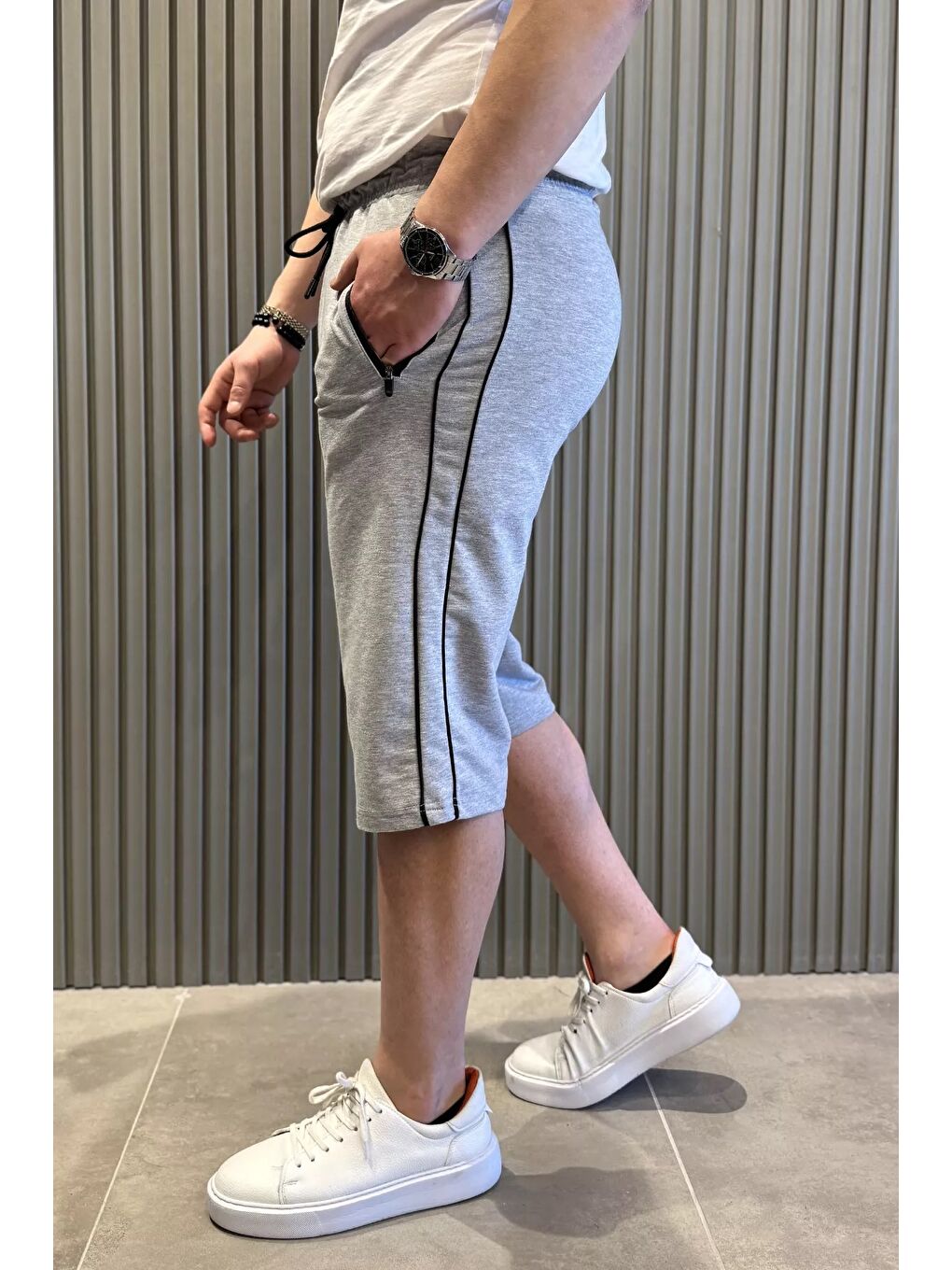 Gri Cep Fermuarlı Yan Şeritli Erkek Kapri-1