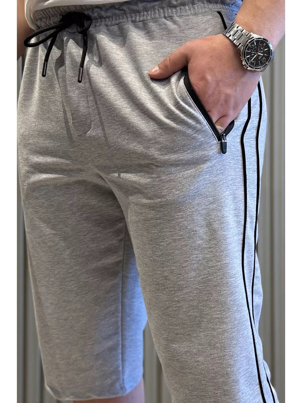 Gri Cep Fermuarlı Yan Şeritli Erkek Kapri-3