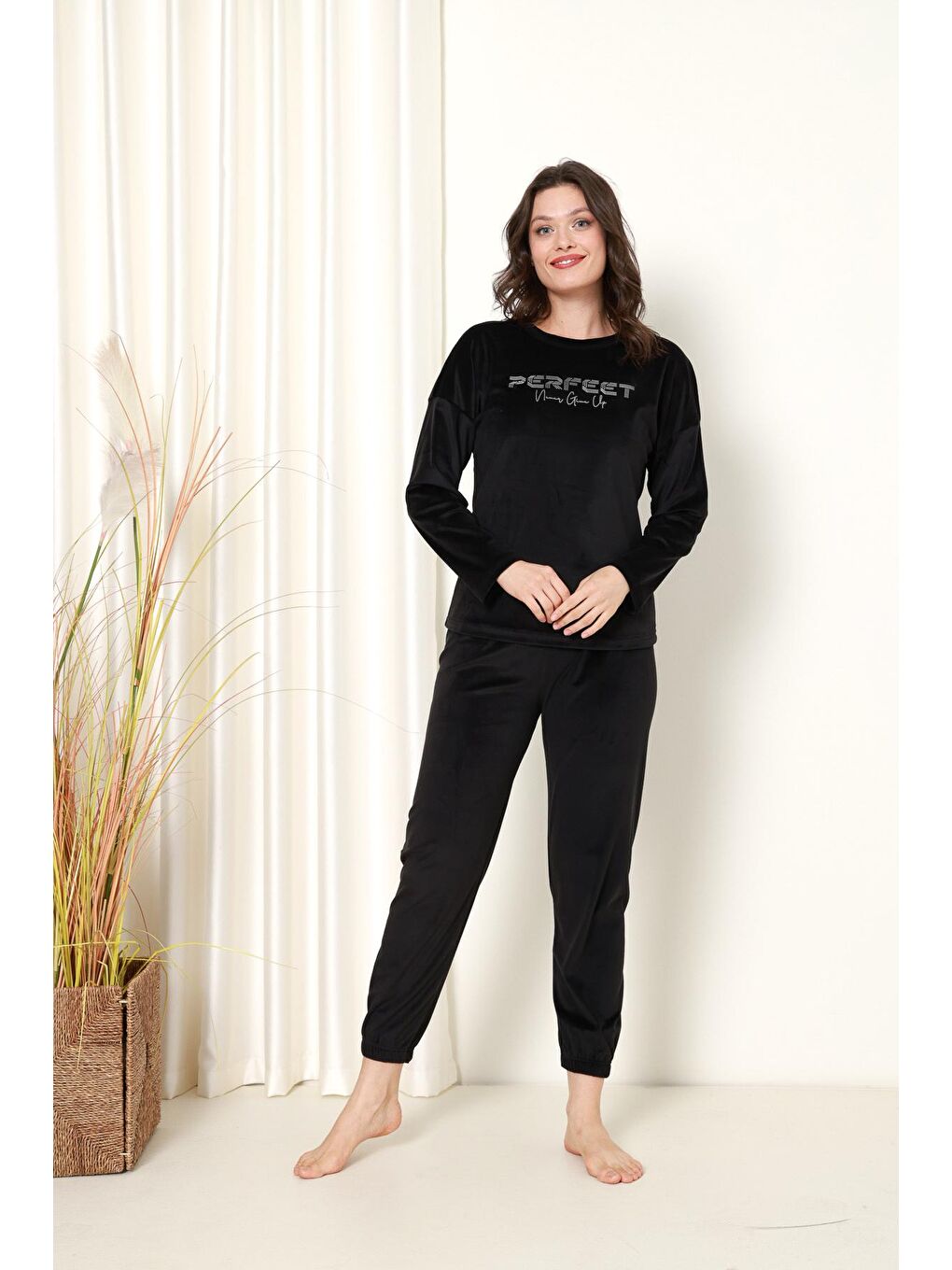 Siyah Kadın Pijama Takımı Fransız Kadife Perfect Baskılı Paça Lastikli Kışlık Mevsimlik