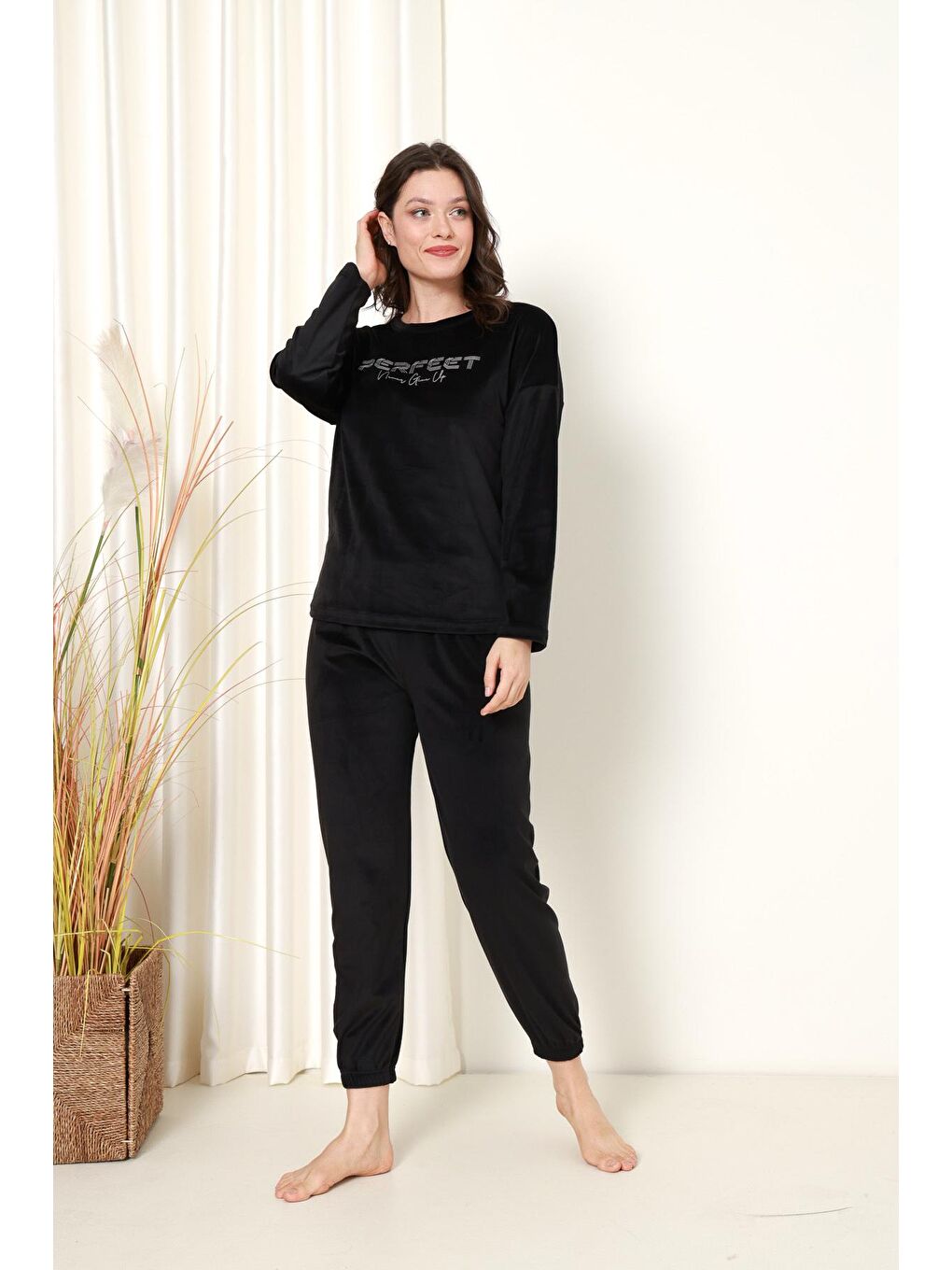 Siyah Kadın Pijama Takımı Fransız Kadife Perfect Baskılı Paça Lastikli Kışlık Mevsimlik-1