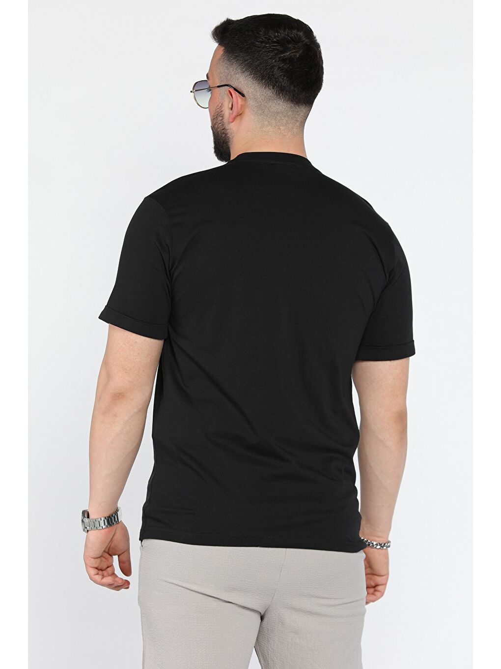 Siyah Bisiklet Yaka Kol Katlamalı Baskılı Erkek Tişört-2