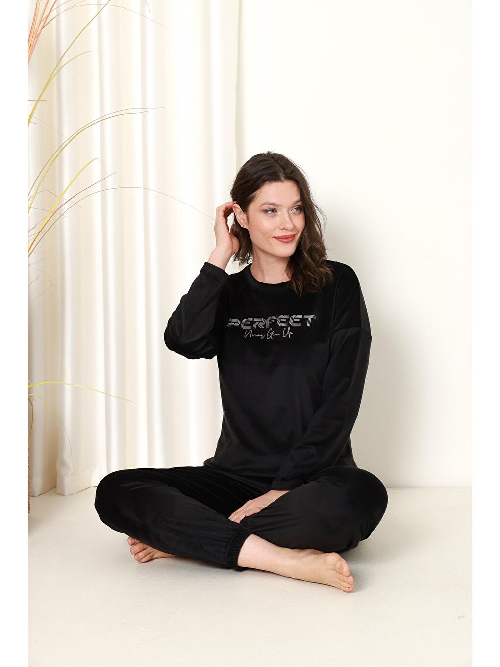 Siyah Kadın Pijama Takımı Fransız Kadife Perfect Baskılı Paça Lastikli Kışlık Mevsimlik-5
