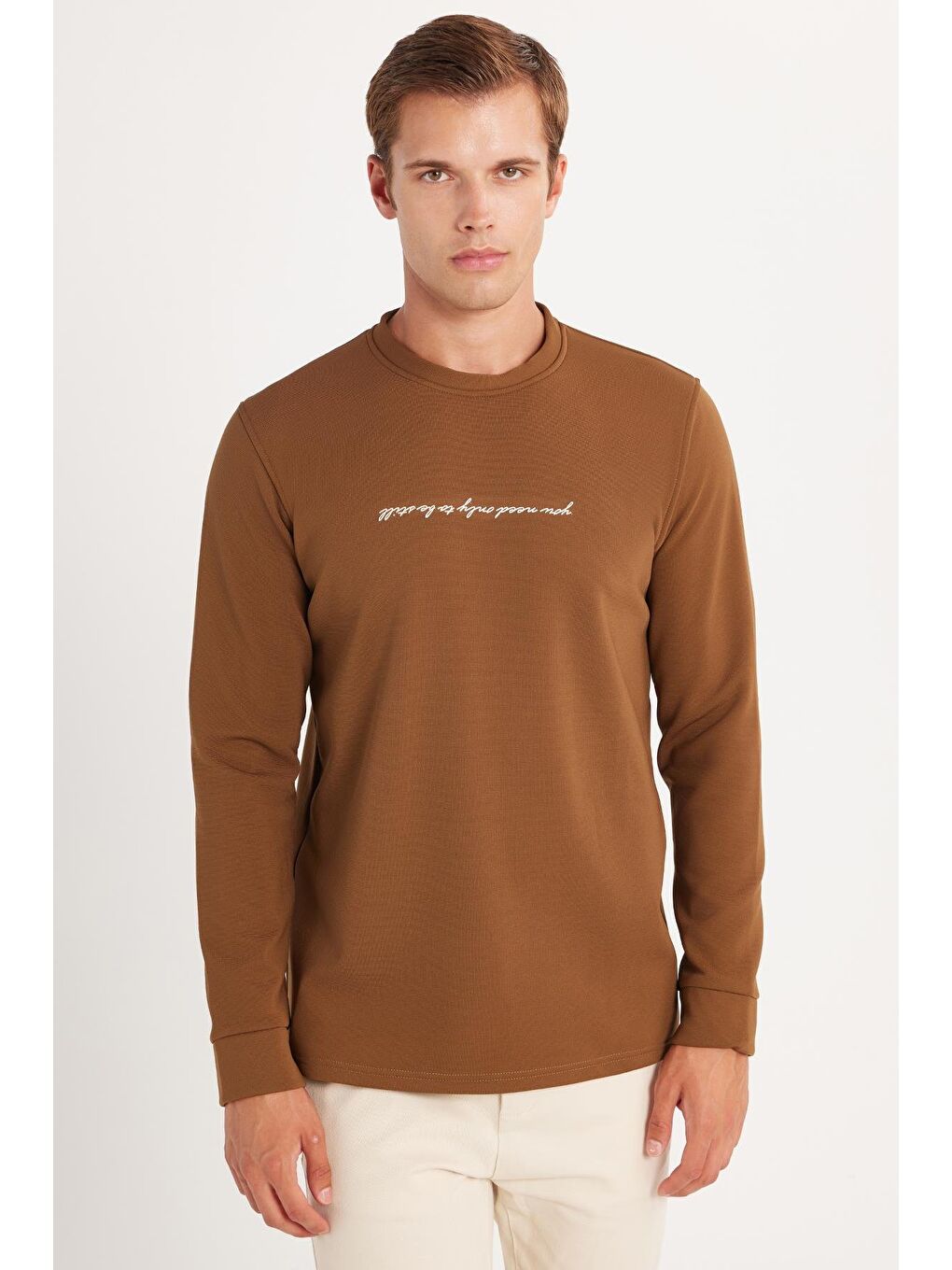 Erkek Standart Fit Pamuklu Bisiklet Yaka Şardonlu Baskılı Kahverengi Sweatshirt