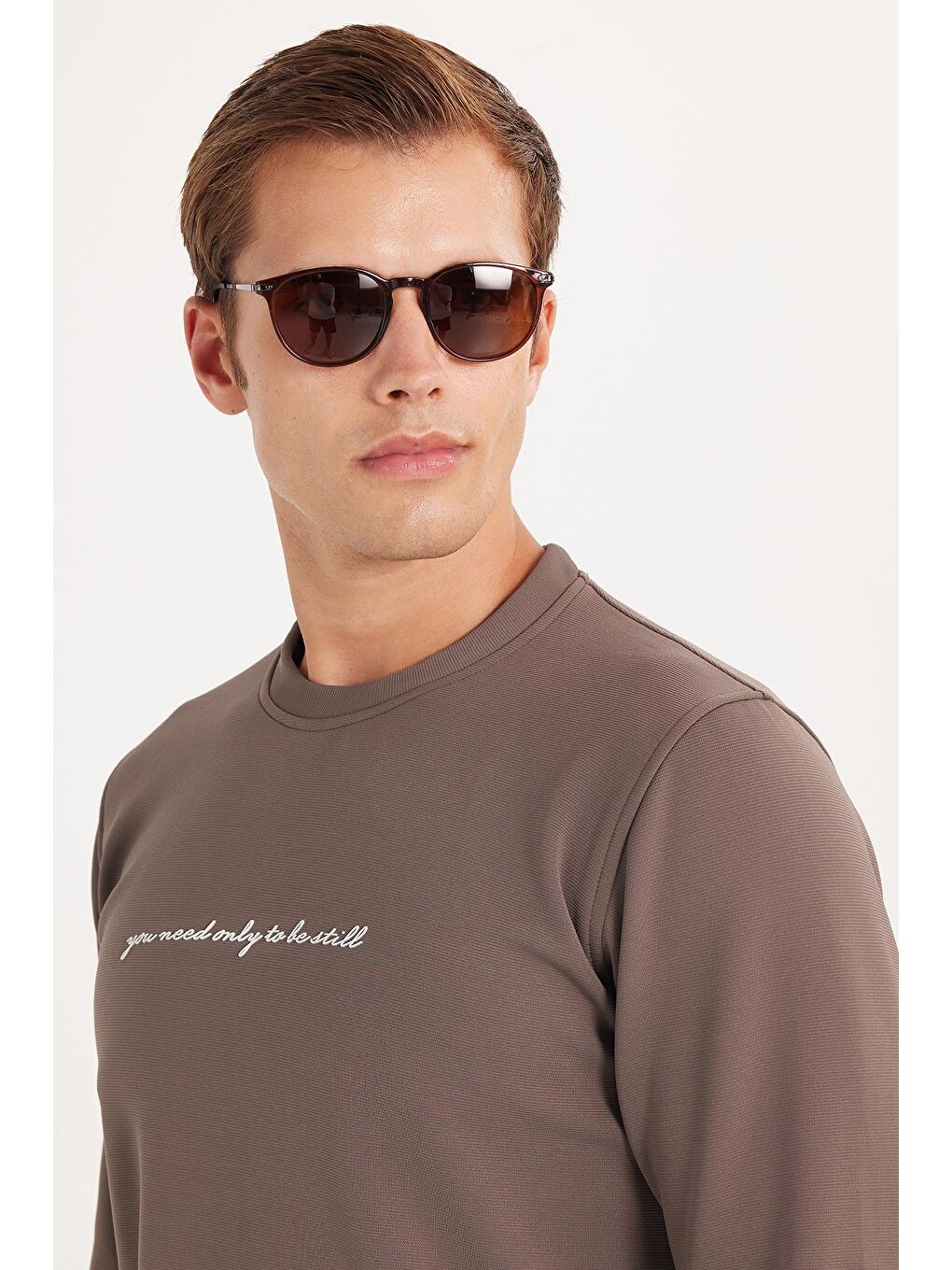 Ekru Erkek Standart Fit Pamuklu Bisiklet Yaka Şardonlu Baskılı Açık Kahverengi Sweatshirt-1