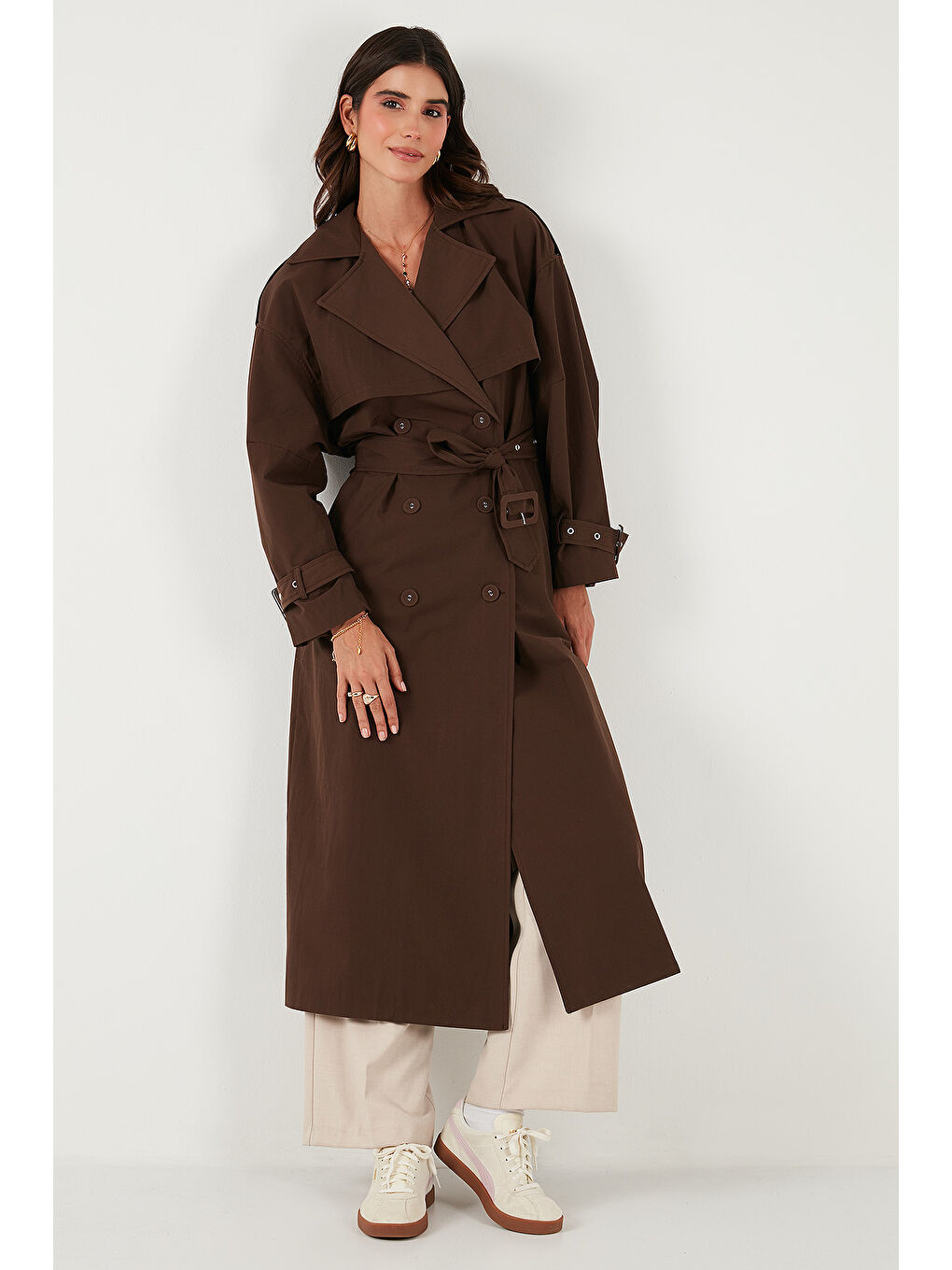 Kahverengi Pamuklu Oversize Kruvaze Yaka Kol Apoletli Rüzgarlıklı Trençkot 6839637-1