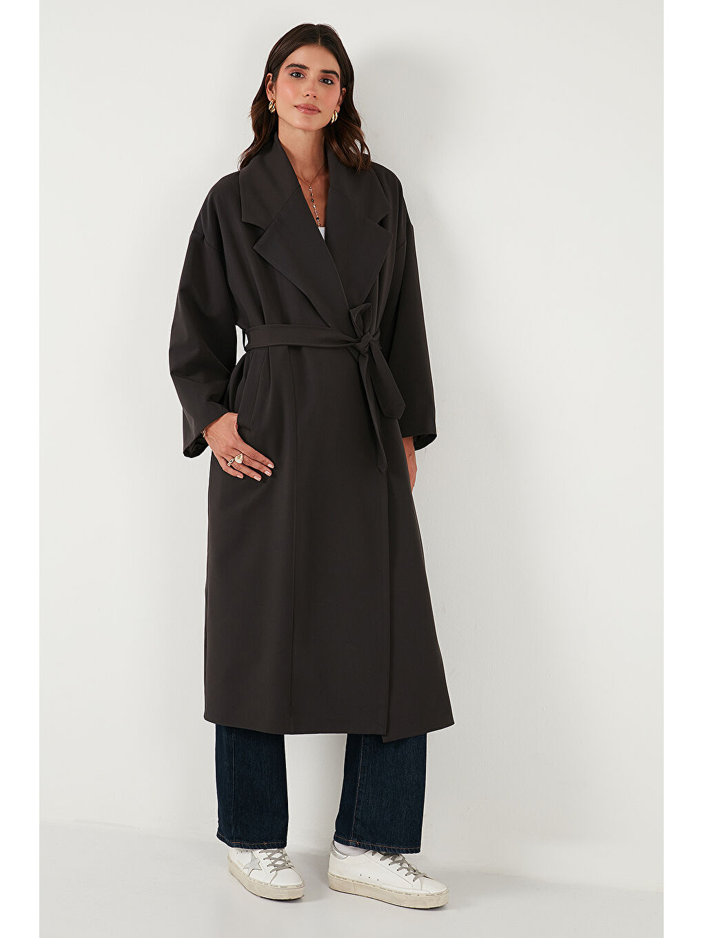 Kahverengi Oversize Fit Kruvaze Yaka Kuşaklı Astarlı Trençkot 6839617-4