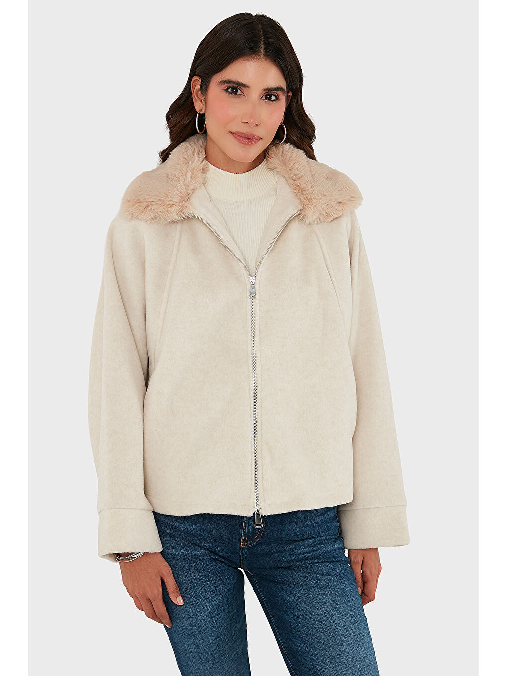 Bej Pamuk Karışımlı Oversize Kürklü Yaka Yarasa Kol Kışa Kaşe Mont 6839660-2