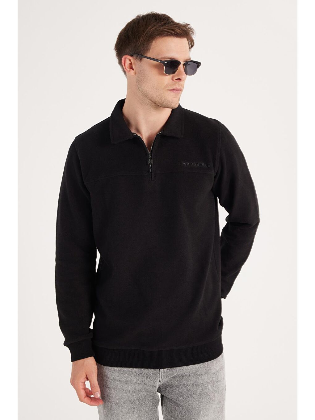 Erkek Standart Fit Pamuklu Selanik Kumaş Yarım Fermuarlı Polo Yaka Baskılı Siyah Sweatshirt