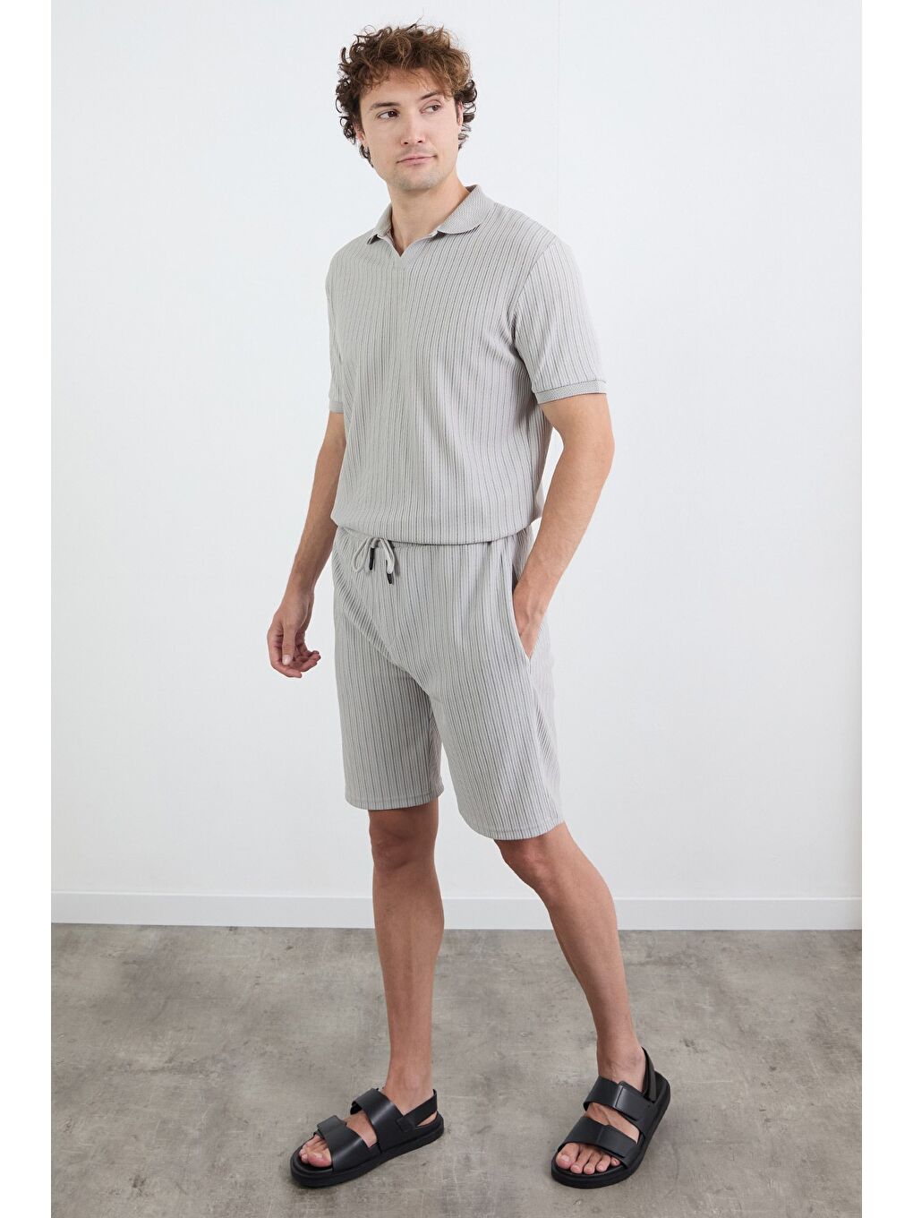 Gri Çizgili Jakarlı Şort-2