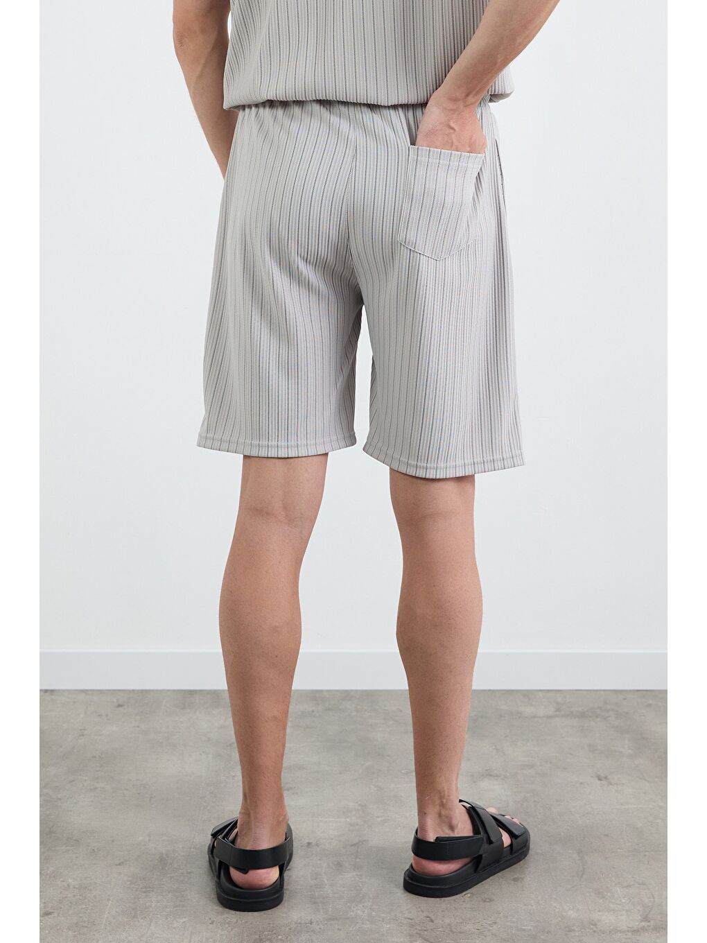 Gri Çizgili Jakarlı Şort-3