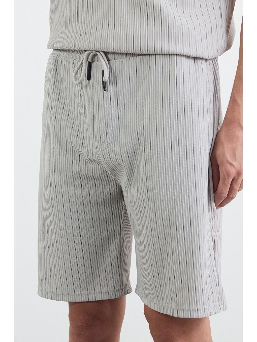 Gri Çizgili Jakarlı Şort-4