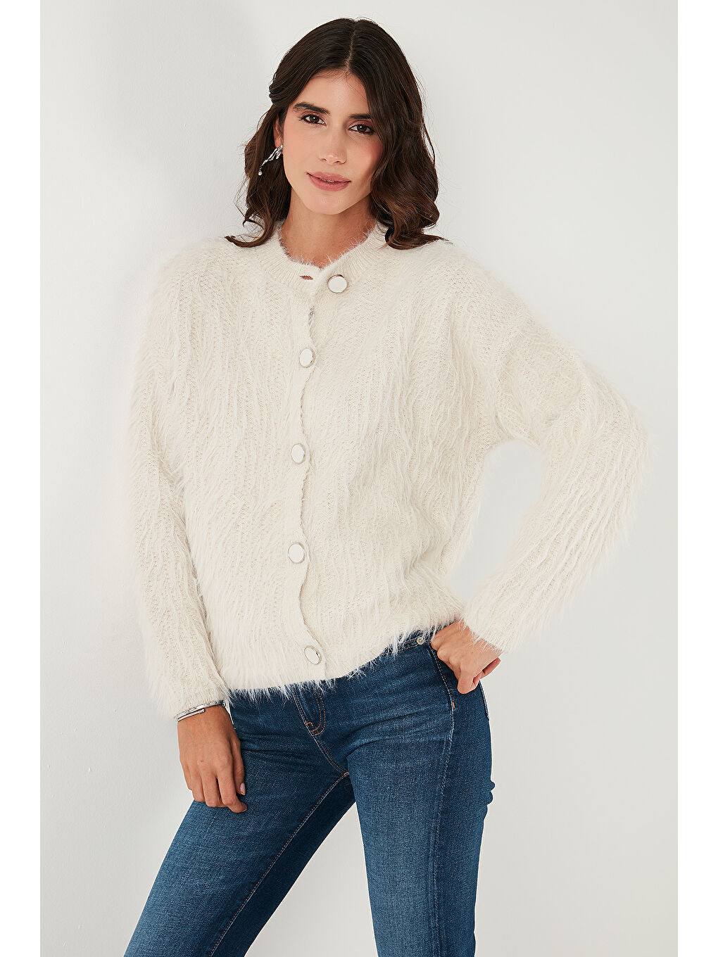 Bej Yumuşak Tüylü Regular Fit Bisiklet Yaka Düğmeli Hırka 4617007-3