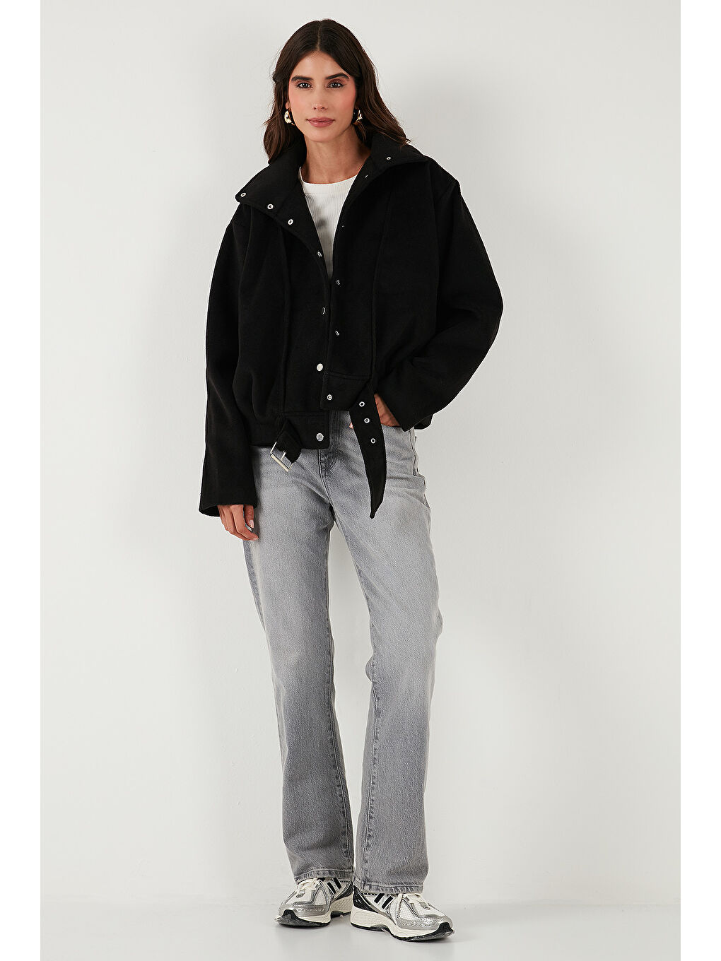 Siyah Pamuk Karışımlı Oversize Kemer Detaylı Astarlı Kısa Kaşe Kaban 6839657-1