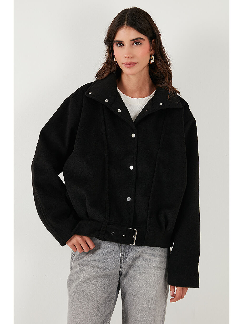 Siyah Pamuk Karışımlı Oversize Kemer Detaylı Astarlı Kısa Kaşe Kaban 6839657-4