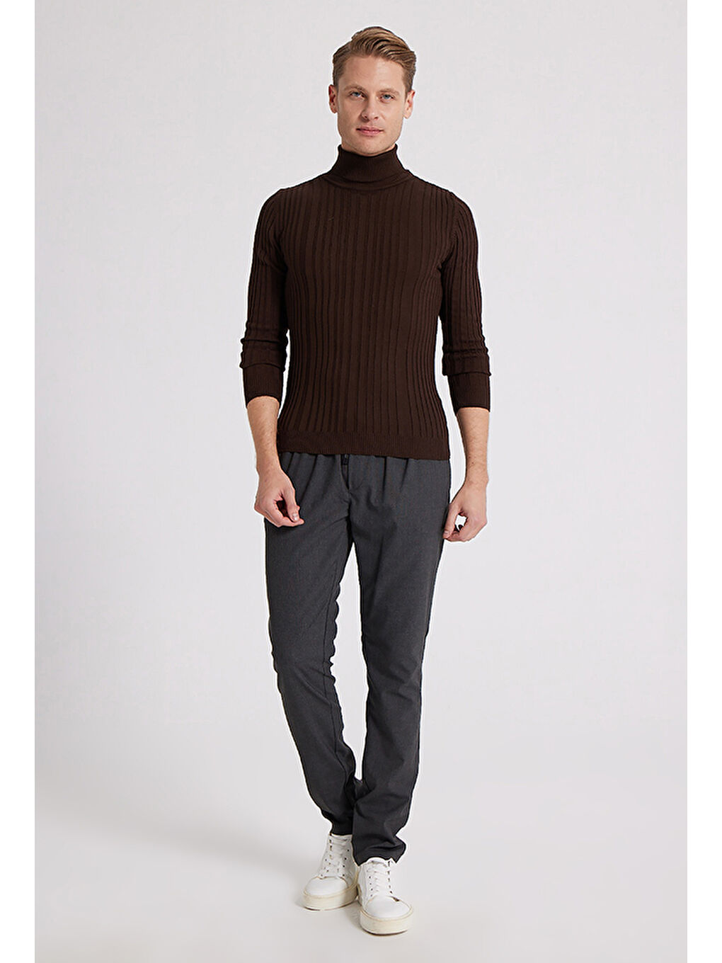 Slim Fit Kahverengi Fitilli Pamuk Karışımlı Boğazlı Triko Kazak-3