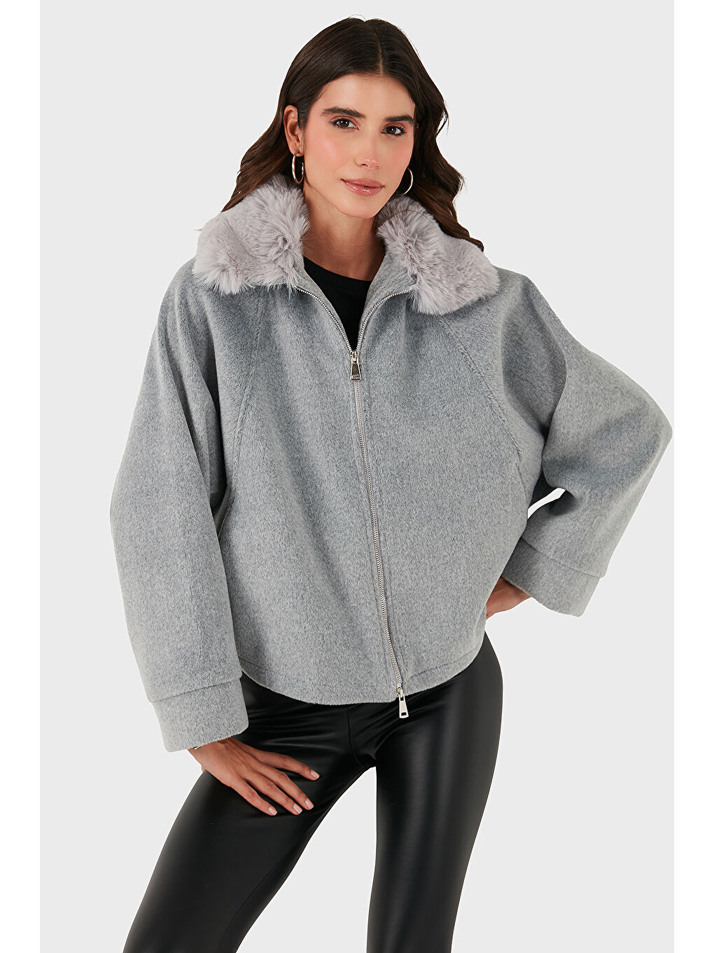 Gri Pamuk Karışımlı Oversize Kürklü Yaka Yarasa Kol Kışa Kaşe Mont 6839660