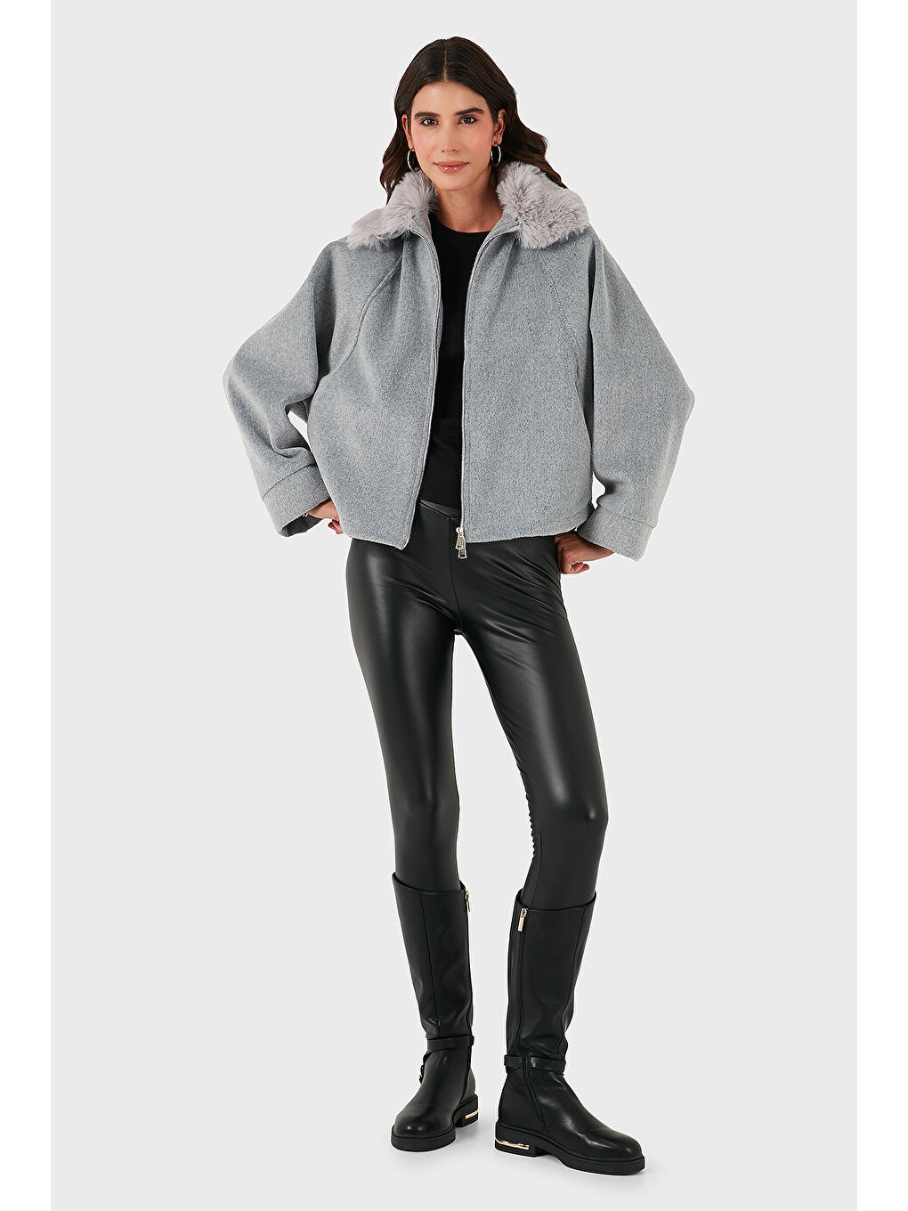 Gri Pamuk Karışımlı Oversize Kürklü Yaka Yarasa Kol Kışa Kaşe Mont 6839660-1