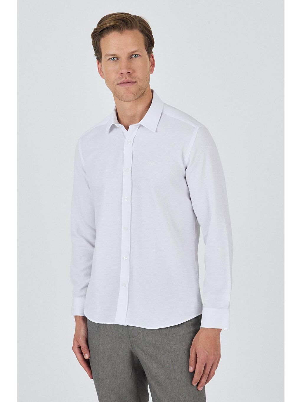 Beyaz Uzun Kol Desenli Armürlü Sert Yaka Cepsiz Pamuklu Classic Slim Fit Gömlek 1004250191-2