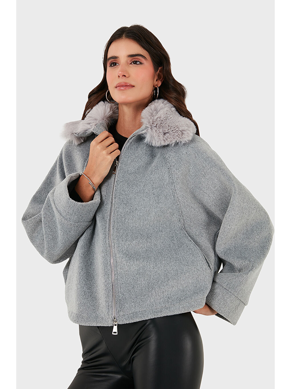 Gri Pamuk Karışımlı Oversize Kürklü Yaka Yarasa Kol Kışa Kaşe Mont 6839660-3