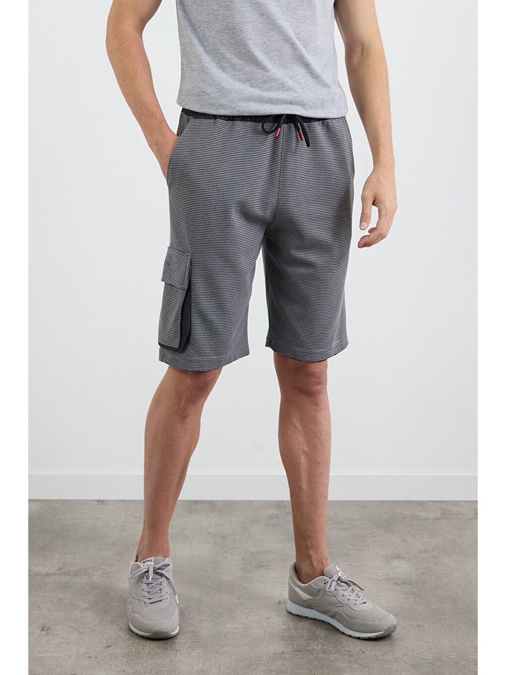 Gri Fitilli Beli Bağlamalı Kargo Cepli Şort