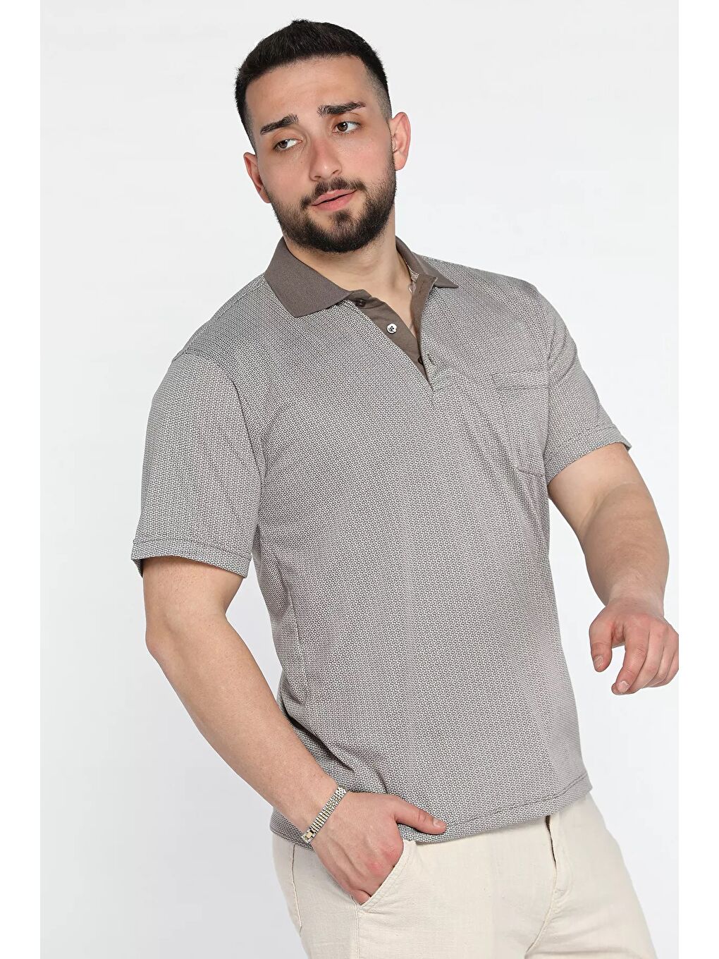 Bej Erkek Polo Yaka Tek Cepli Kendinden Desenli Tişört-1