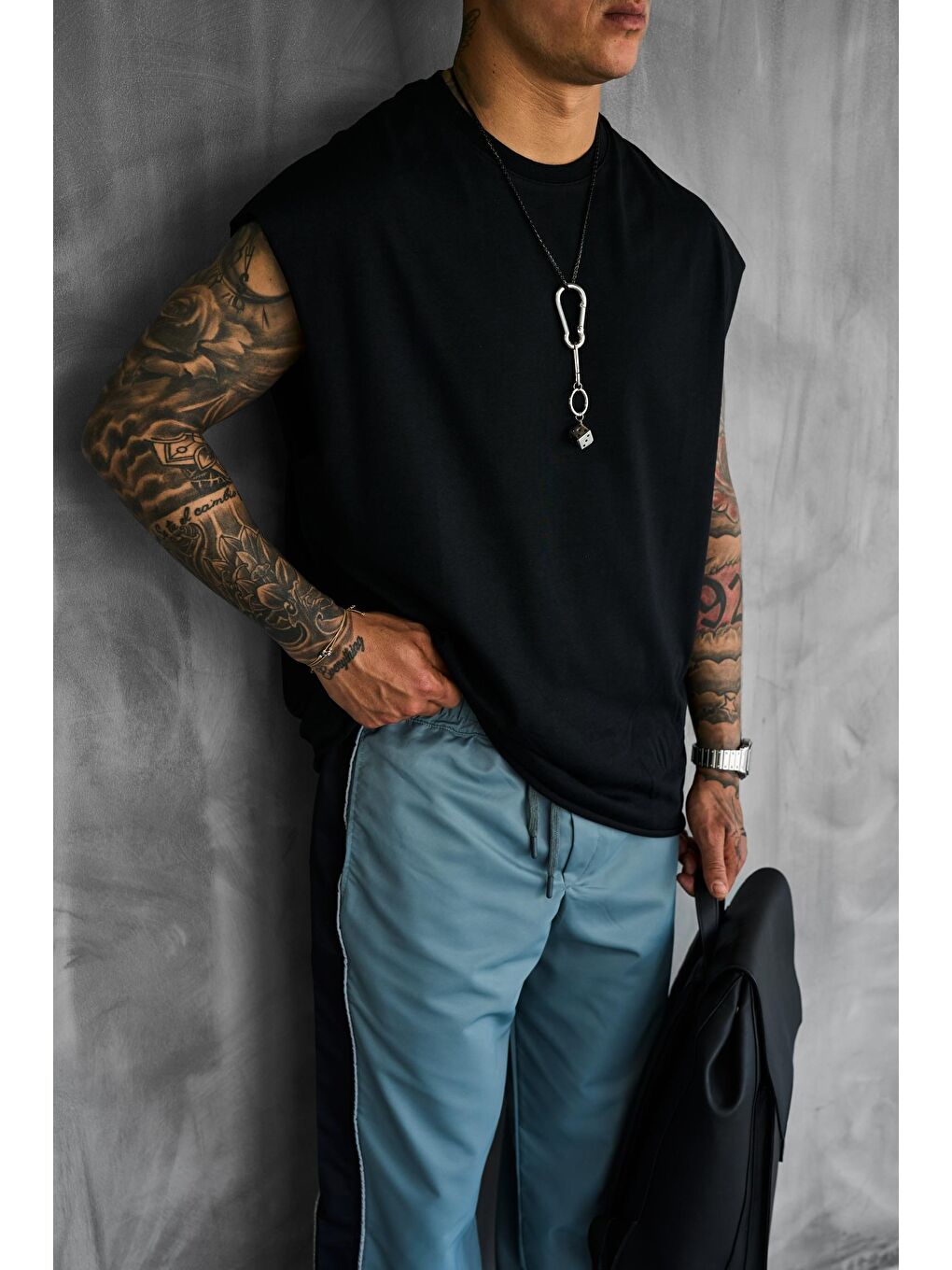 Erkek Oversize Dokulu Yuvarlak Yaka Kolsuz T-Shirt Siyah-1