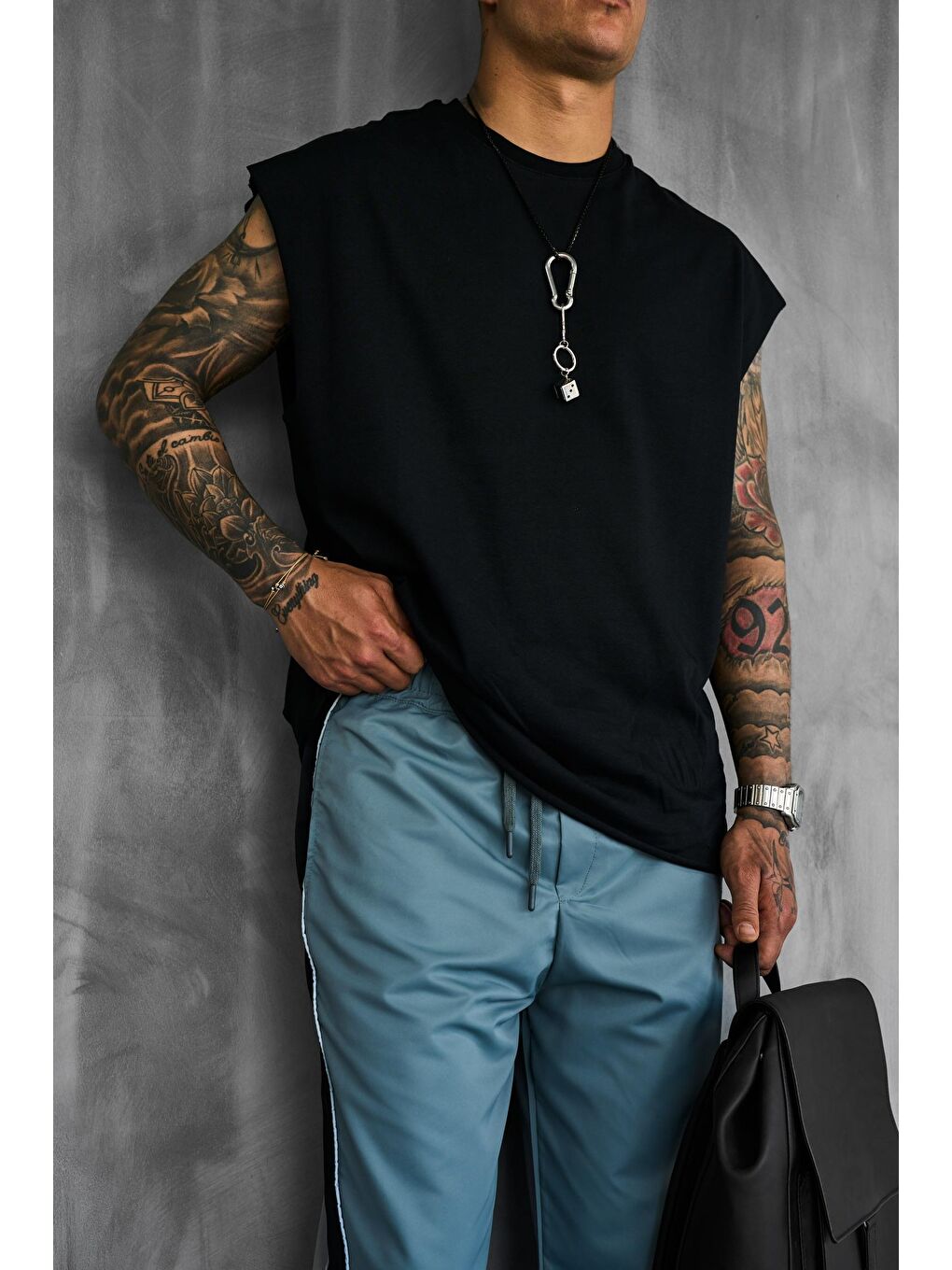 Erkek Oversize Dokulu Yuvarlak Yaka Kolsuz T-Shirt Siyah-2