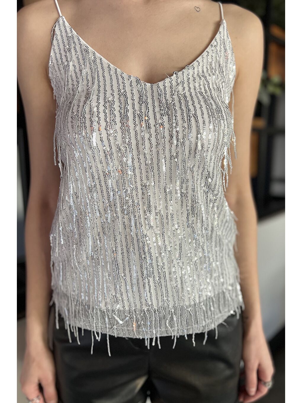 Beyaz Kadın İp Askılı Pul İşlemeli Bluz-3