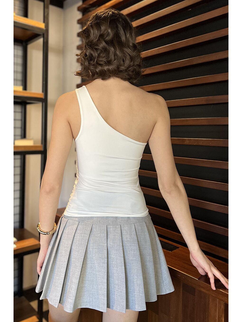 Ekru Kadın Tek Omuz Elastanlı Tokalı Bluz-2