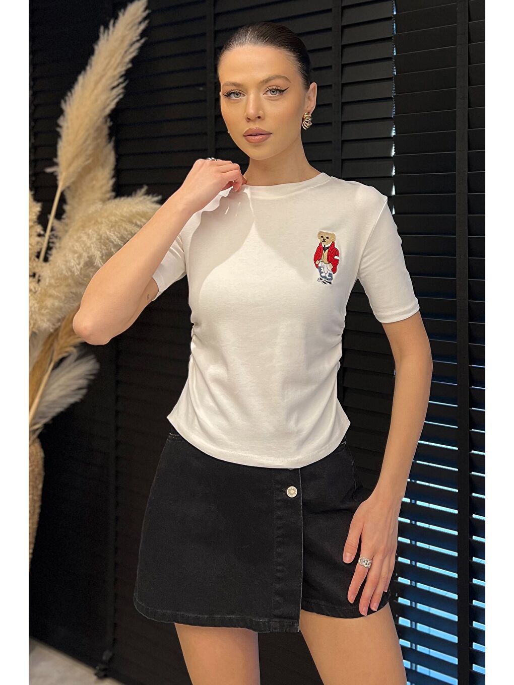 Ekru Kadın Nakış Detaylı Yanlar Büzgülü Bluz-1