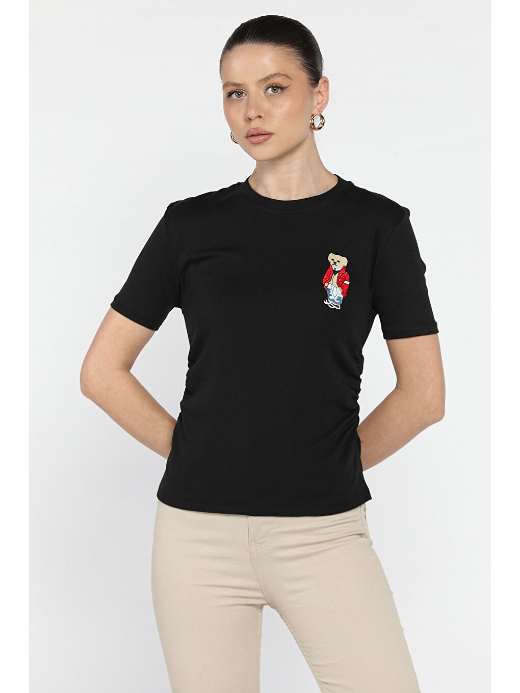 Siyah Kadın Nakış Detaylı Yanlar Büzgülü Bluz-1