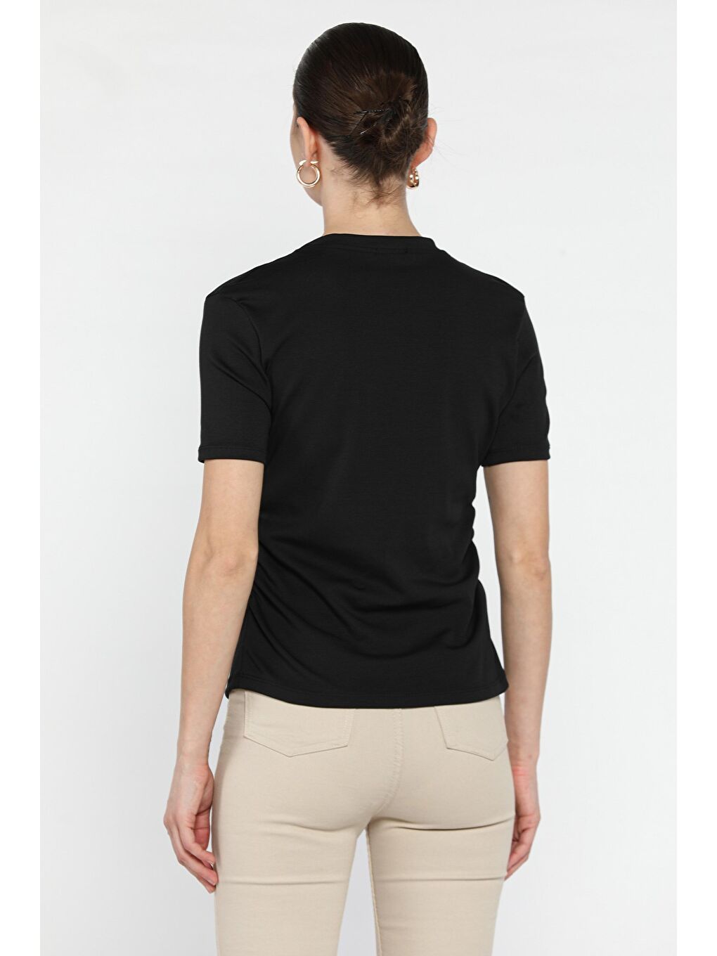 Siyah Kadın Nakış Detaylı Yanlar Büzgülü Bluz-2