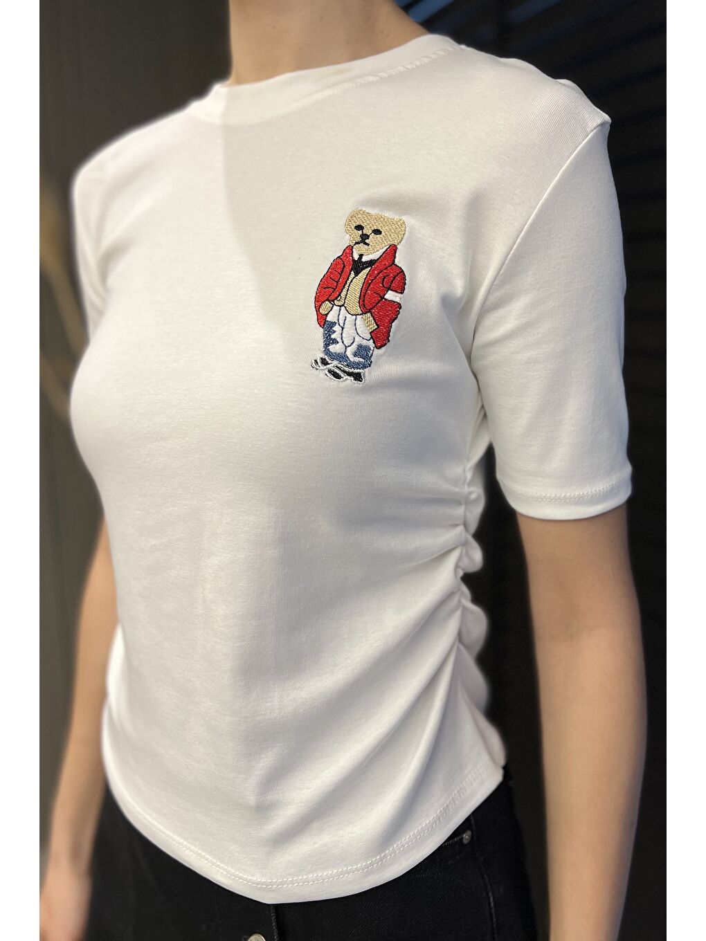 Ekru Kadın Nakış Detaylı Yanlar Büzgülü Bluz-3