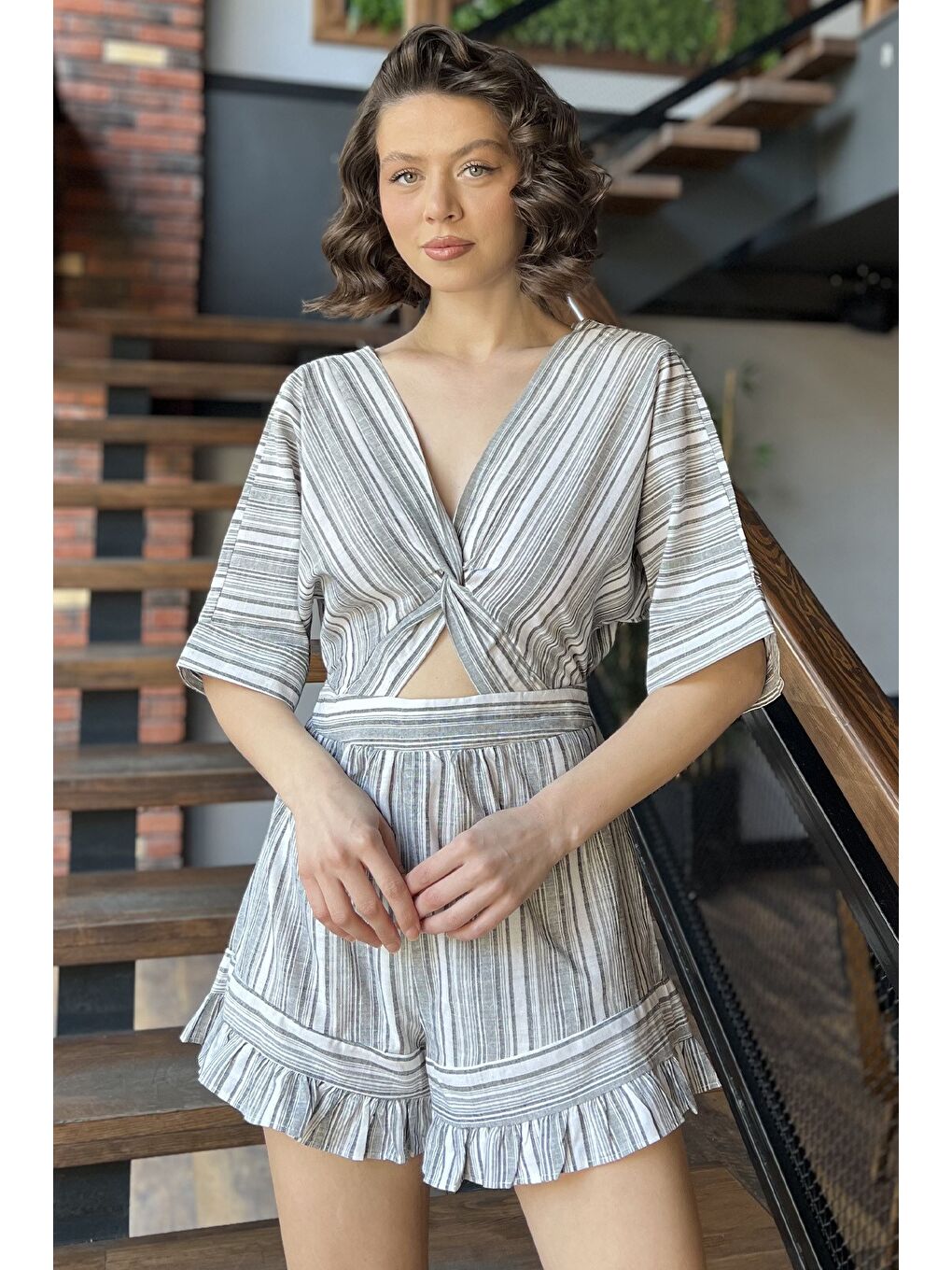 Gri Kadın Ön Düğüm Detaylı Sırt Dekolteli Çizgi Desenli Keten Elbise-1