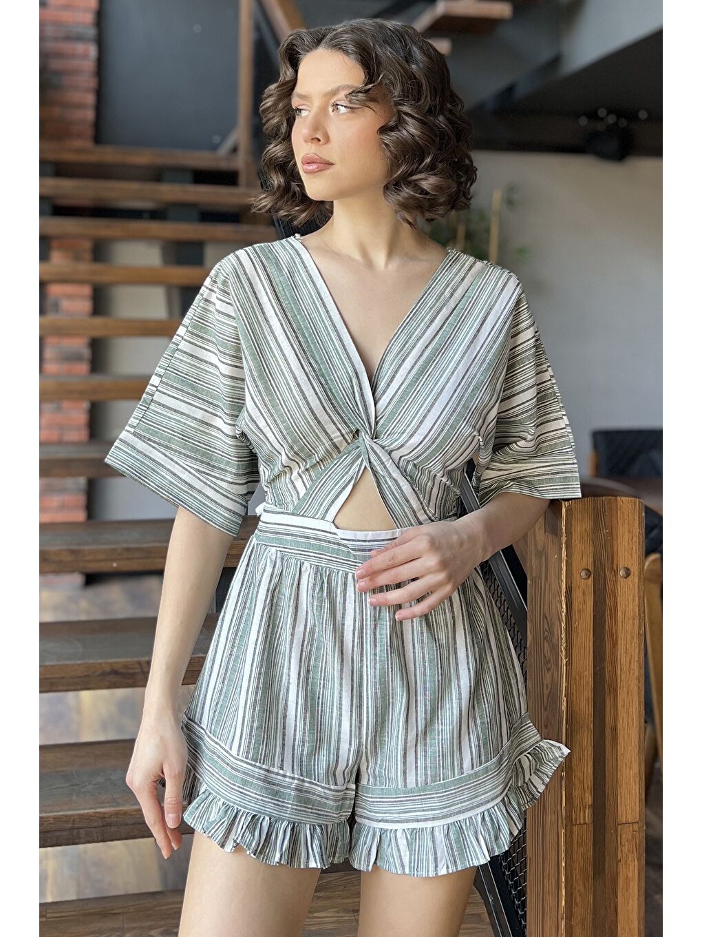 Yeşil Kadın Ön Düğüm Detaylı Sırt Dekolteli Çizgi Desenli Keten Elbise-1