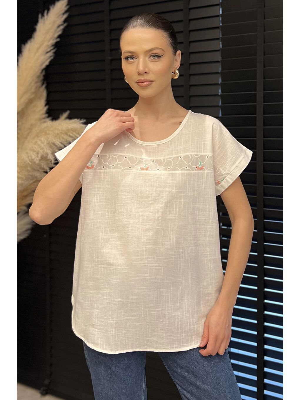 Ekru Nakışlı Kadın Keten Bluz