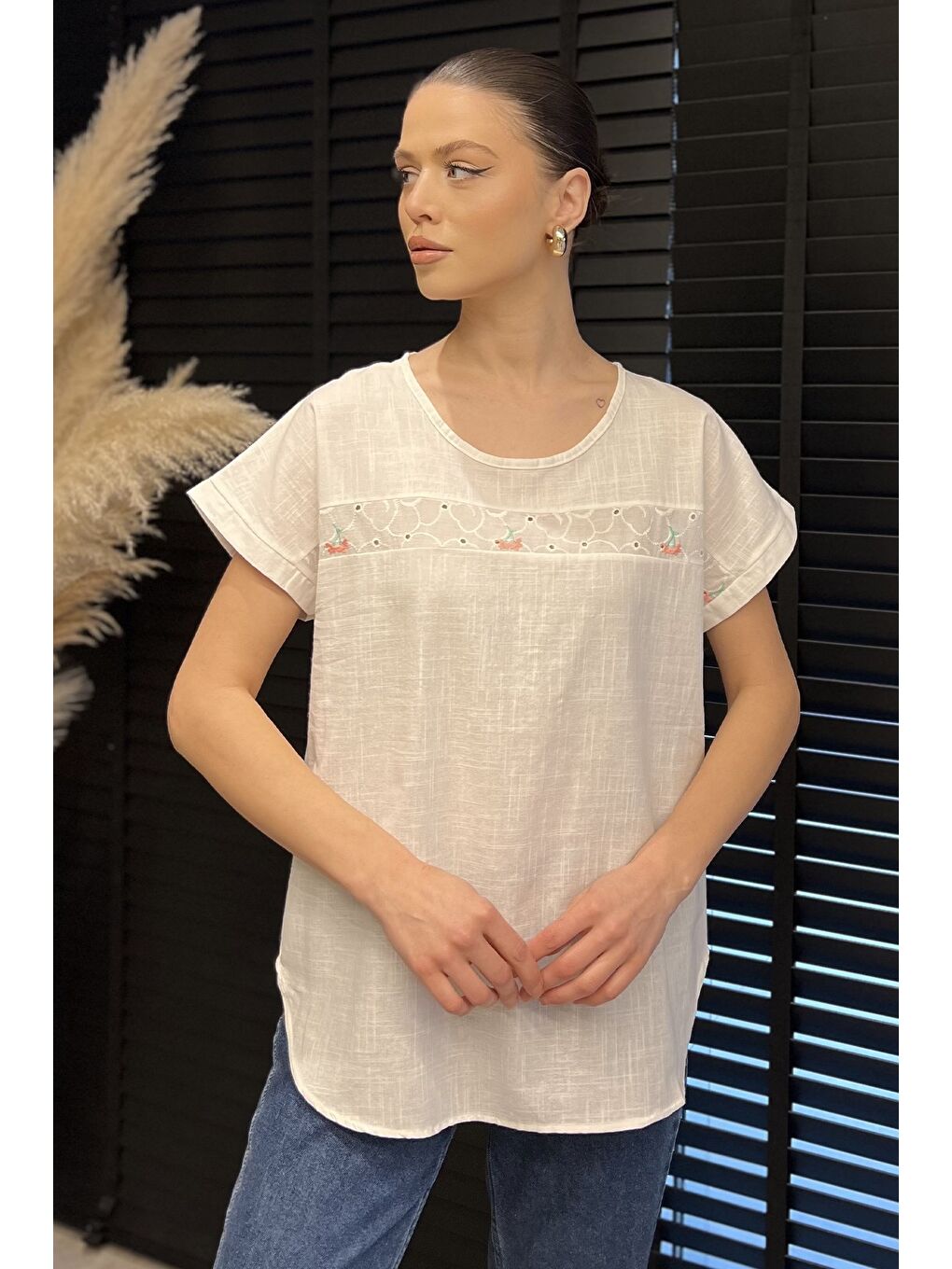 Ekru Nakışlı Kadın Keten Bluz-1