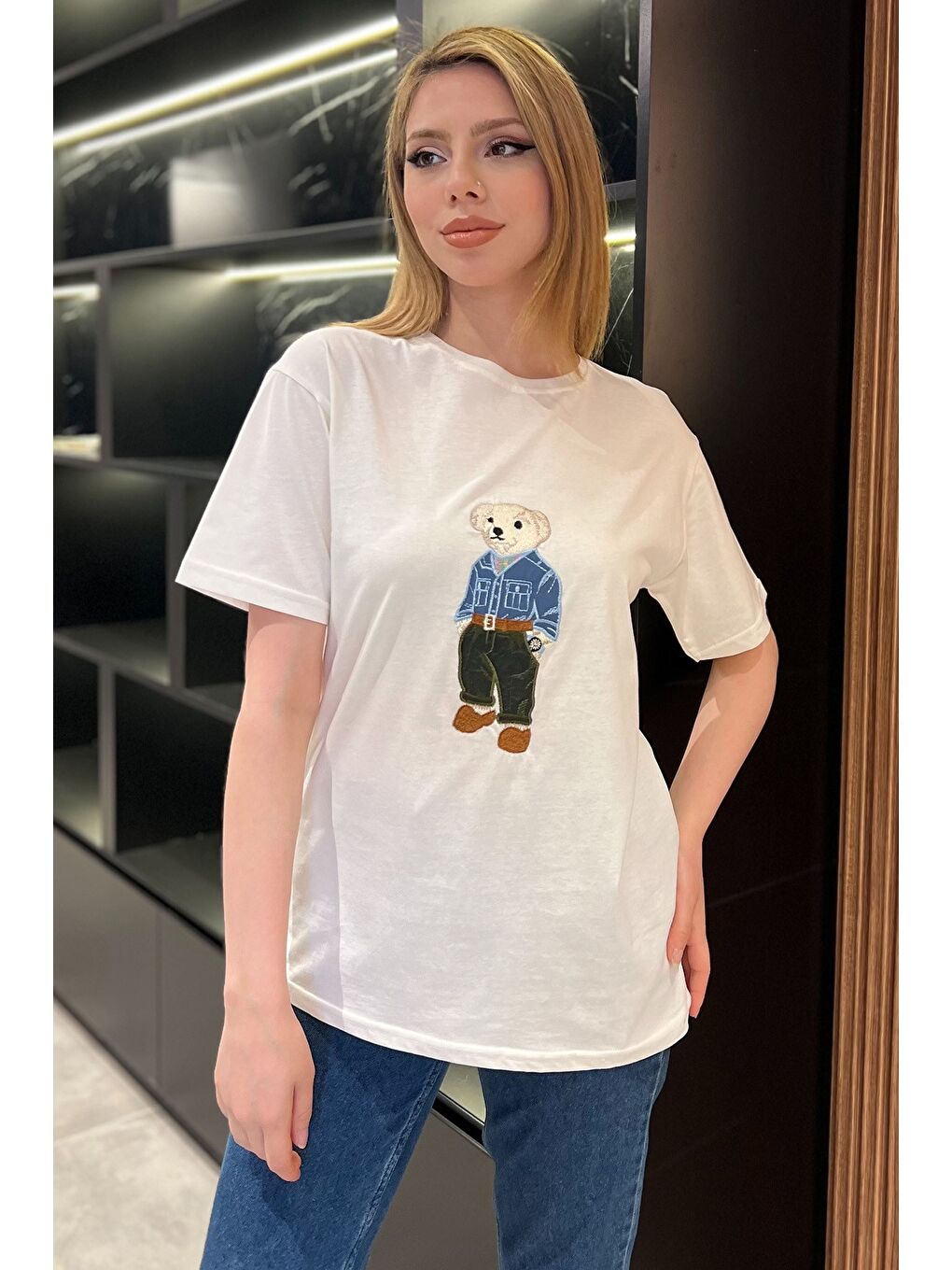 Ekru Bisiklet Yaka Aplikeli Kadın Tişört-1