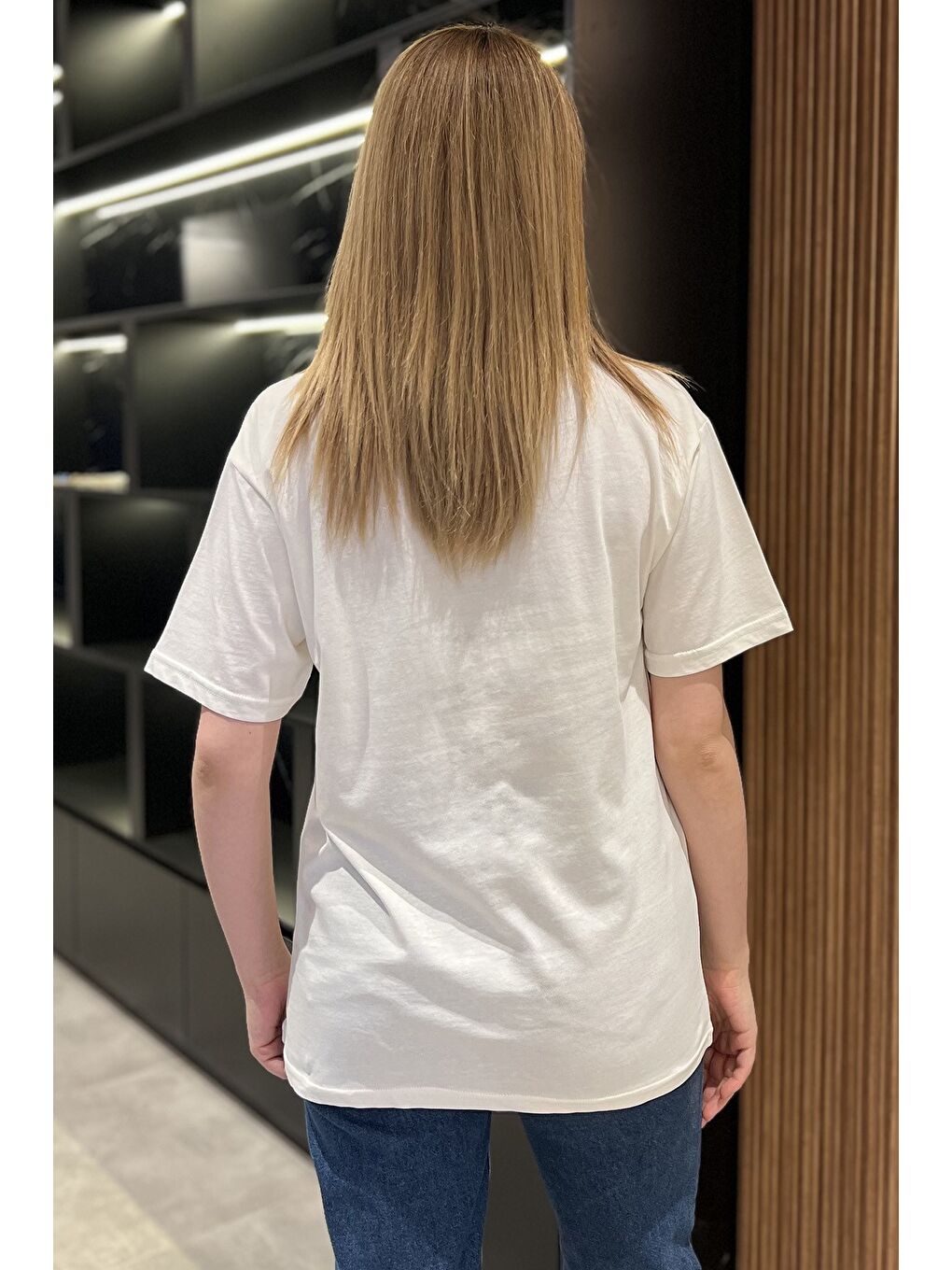 Ekru Bisiklet Yaka Aplikeli Kadın Tişört-2