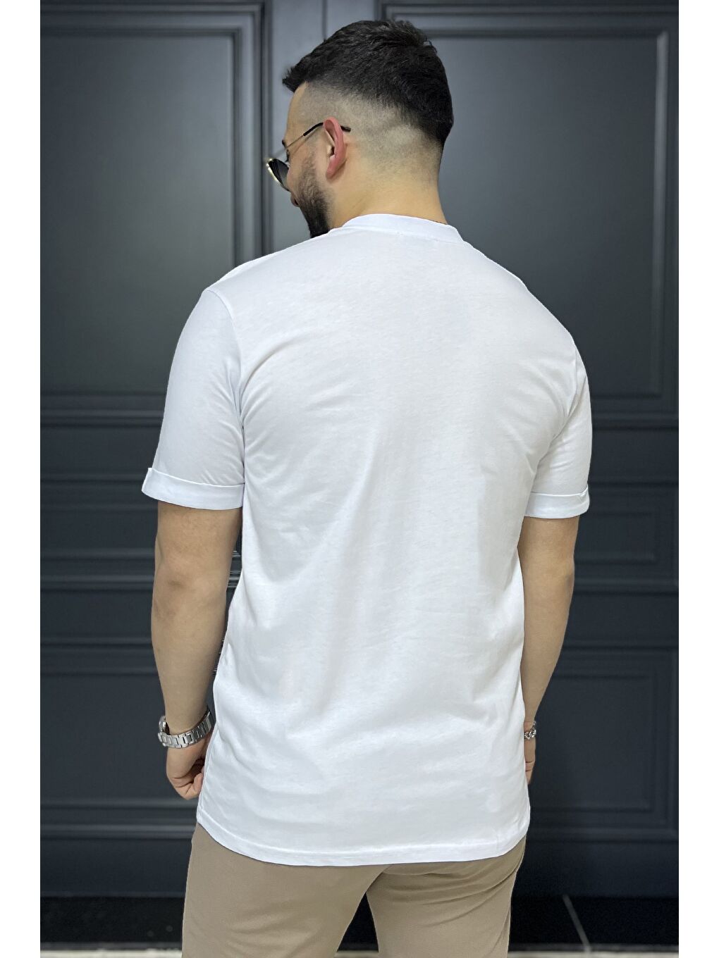 Beyaz Bisiklet Yaka Kol Katlamalı Baskılı Erkek Tişört-3