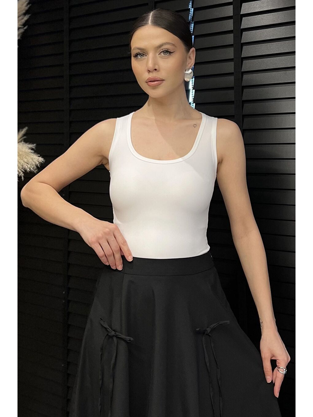 Beyaz Kadın Modal Kumaş Sıfır Kol Elastanlı Crop Top Bluz