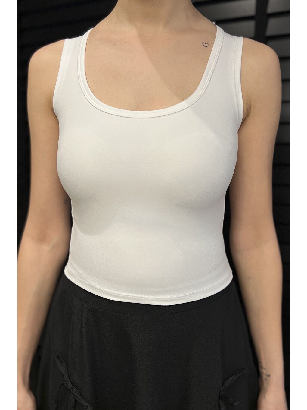 Beyaz Kadın Modal Kumaş Sıfır Kol Elastanlı Crop Top Bluz-3